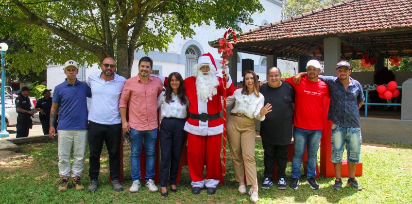 Crianças de São José do Turvo recebem visita do Papai Noel